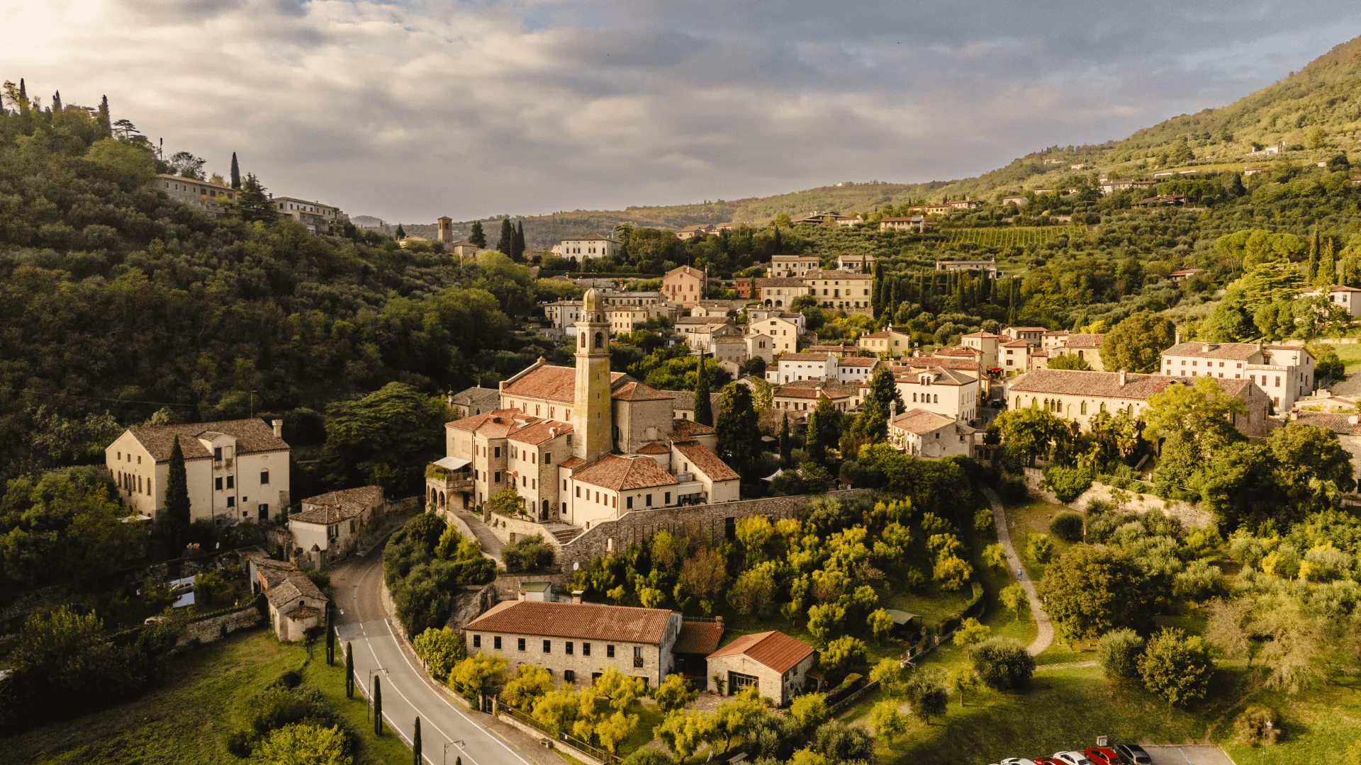 Arquà Petrarca: Il Borgo Medievale Immerso nei Colli a Due Passi dal Tuo Relax Termale