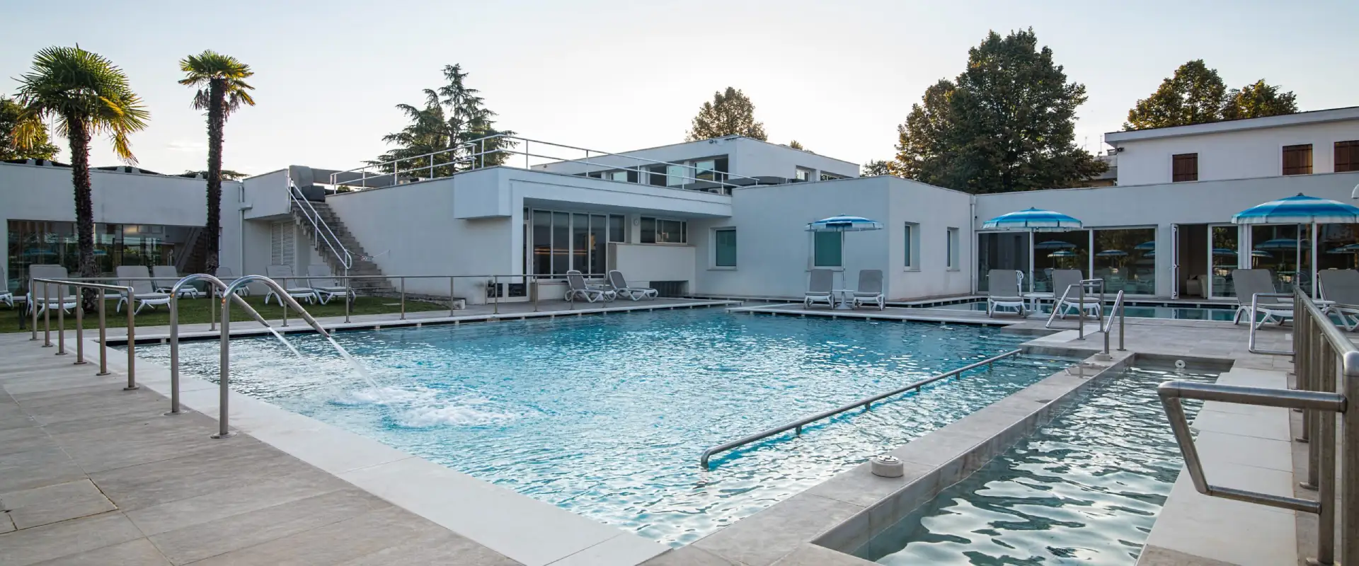 Hotel con Piscine Termali ad Abano: Relax tra Acqua Calda e Parco Privato